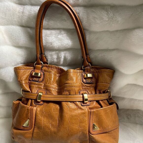 B Makowsky leather tan shoulder bag with soft finish gold tone accents - Picture 5 of 13